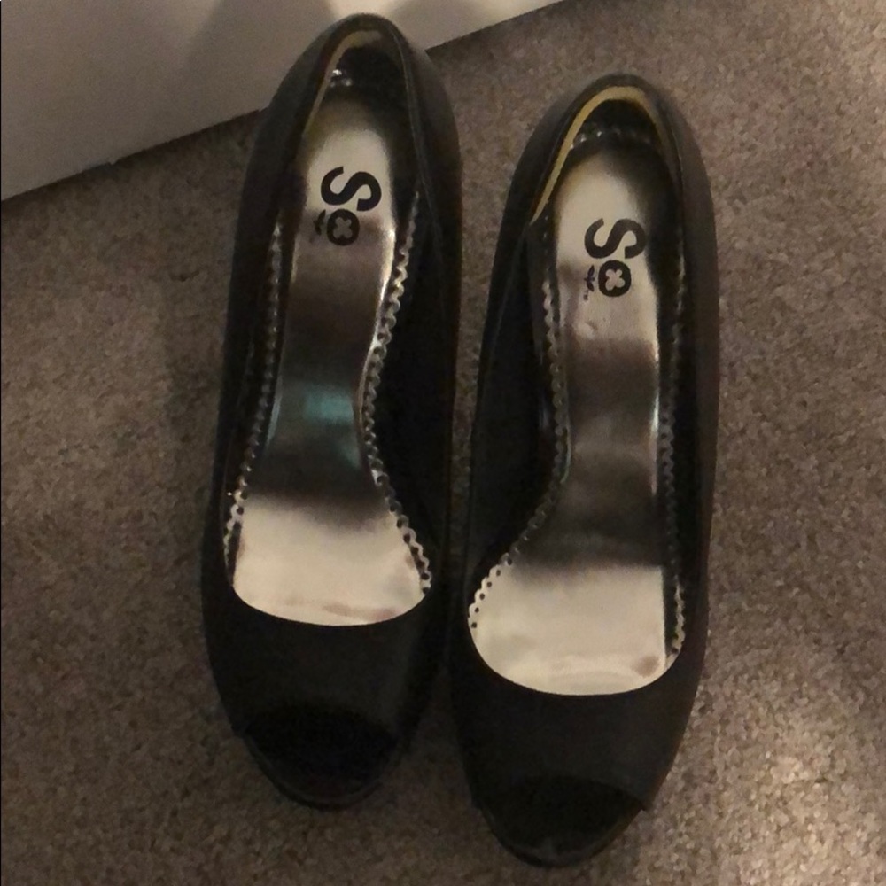 Shoe - Picture 2 of 2